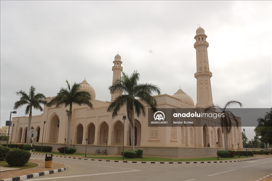 جامع السلطـان قابـوس بصلالة... تحفة معمارية تعكس التراث الُعماني