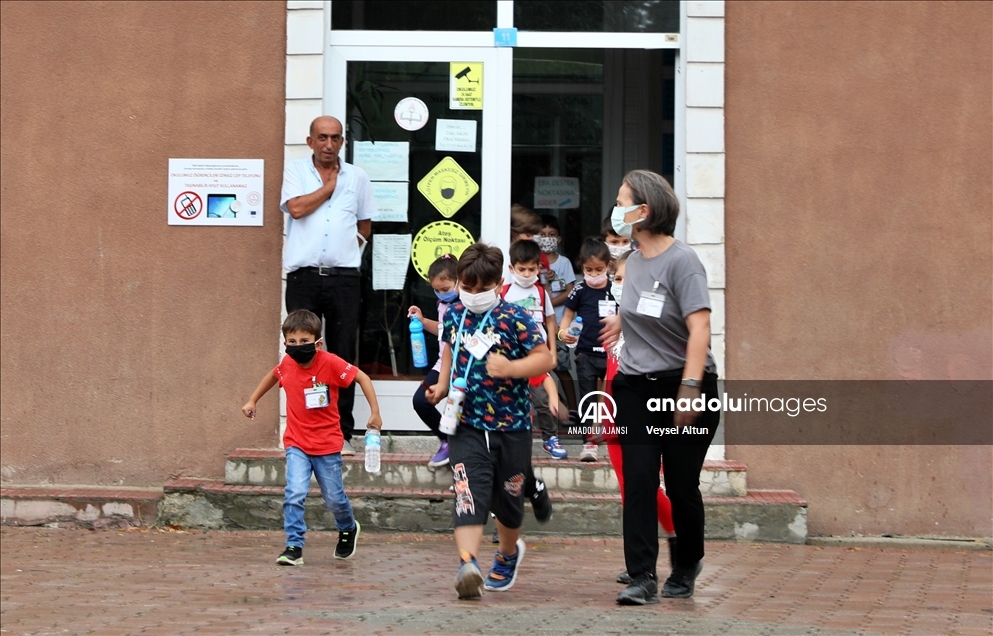 Sel felaketinin yaşandığı Ayancık ilçesinde bazı okullarda uyum süreci eğitimi başladı