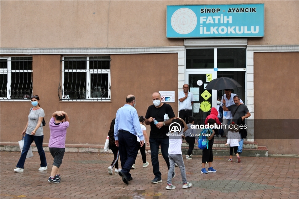 Sel felaketinin yaşandığı Ayancık ilçesinde bazı okullarda uyum süreci eğitimi başladı