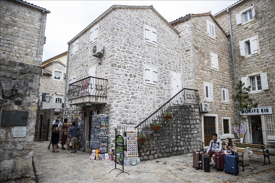 Balkanların turizm ülkesi Karadağ