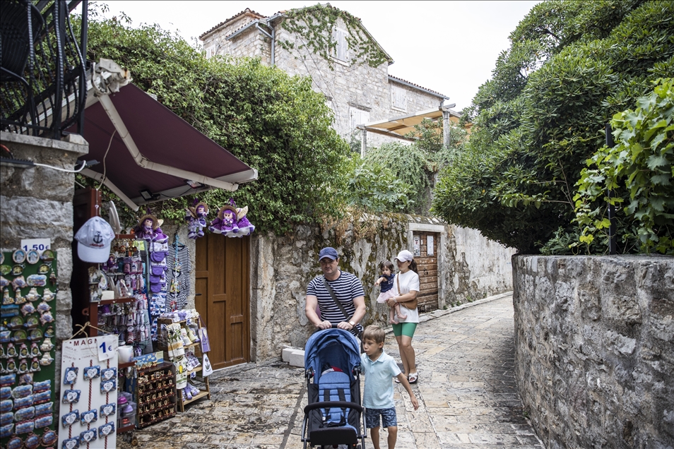 Balkanların turizm ülkesi Karadağ