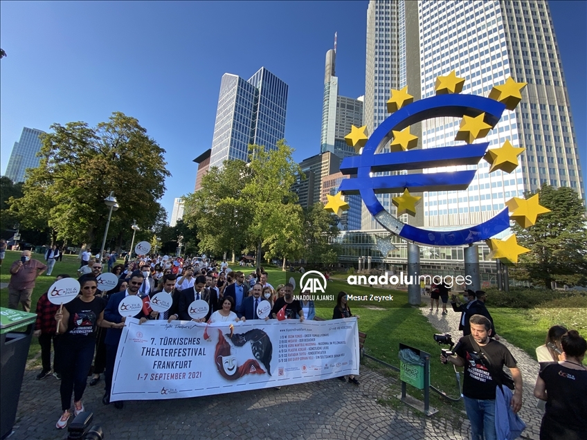 Frankfurt'ta "Göçün 60'ıncı Yılı Korteji" düzenlendi
