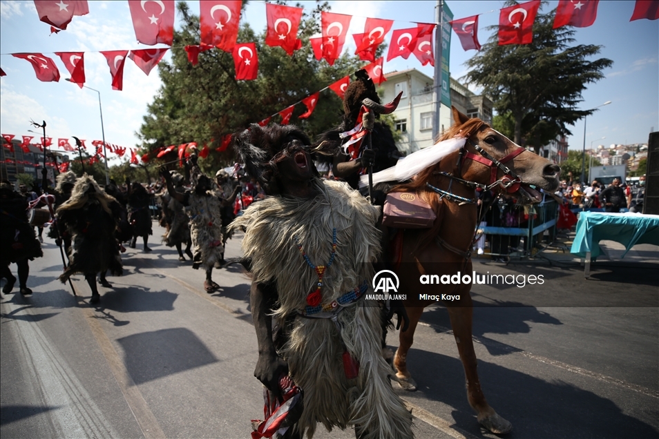 Balıkesir'in kurtuluş törenlerinde işgalde düşmanın korkulu rüyası "Tülütabaklar" canlandırıldı