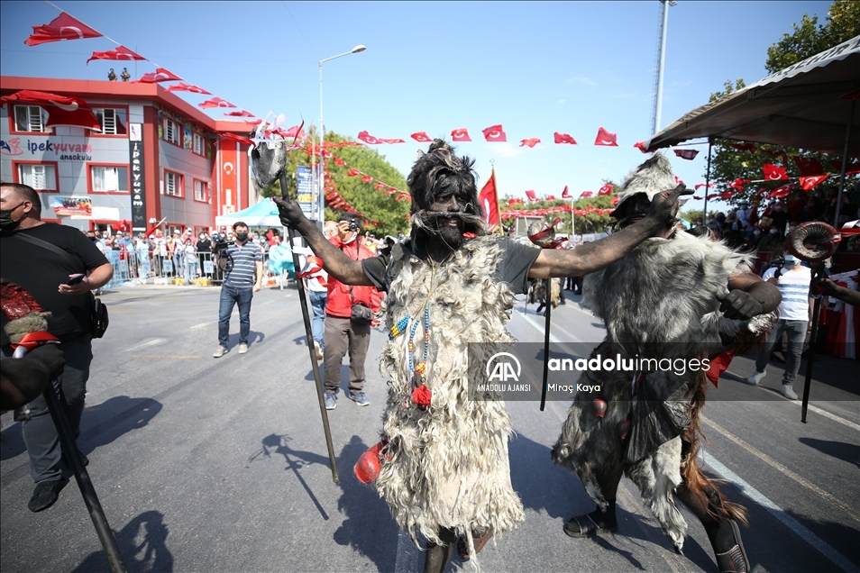 Balıkesir'in kurtuluş törenlerinde işgalde düşmanın korkulu rüyası "Tülütabaklar" canlandırıldı