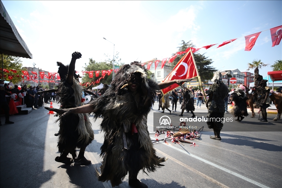 Balıkesir'in kurtuluş törenlerinde işgalde düşmanın korkulu rüyası "Tülütabaklar" canlandırıldı