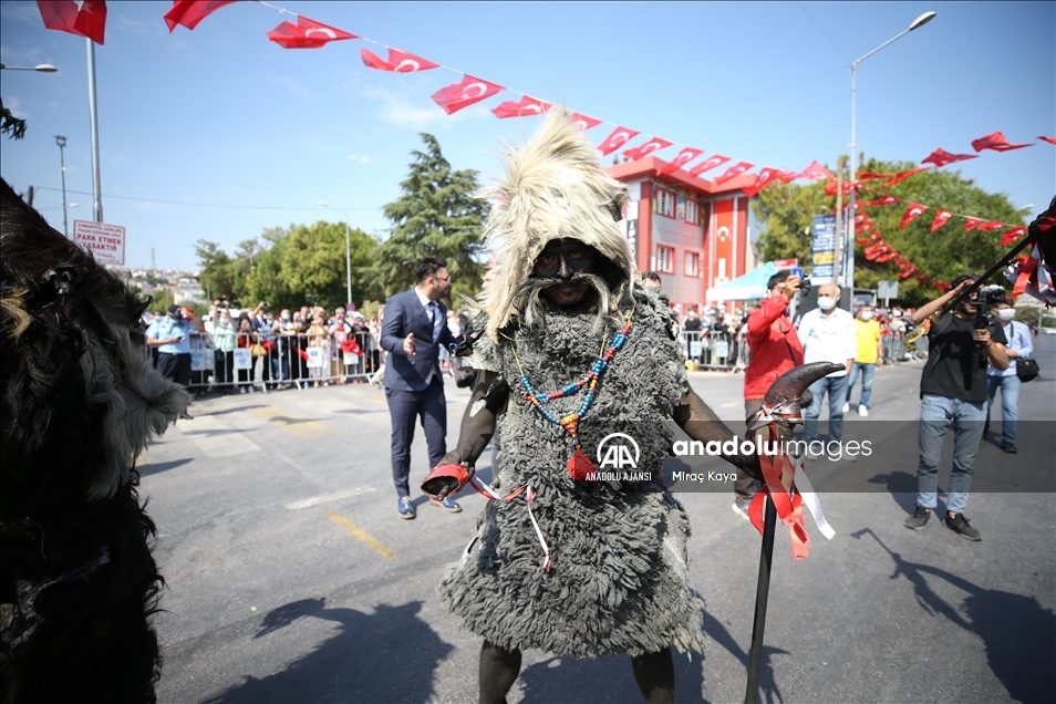 Balıkesir'in kurtuluş törenlerinde işgalde düşmanın korkulu rüyası "Tülütabaklar" canlandırıldı