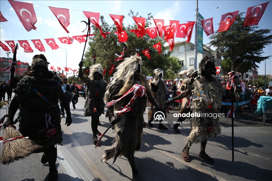 Balıkesir'in kurtuluş törenlerinde işgalde düşmanın korkulu rüyası "Tülütabaklar" canlandırıldı