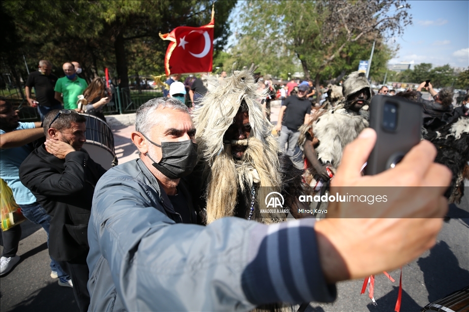 Balıkesir'in kurtuluş törenlerinde işgalde düşmanın korkulu rüyası "Tülütabaklar" canlandırıldı