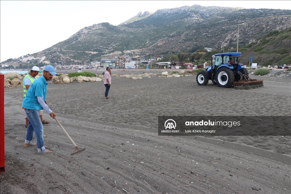 تركيا.. تواصل الجهود لتنظيف تسرب النفط السوري في هطاي