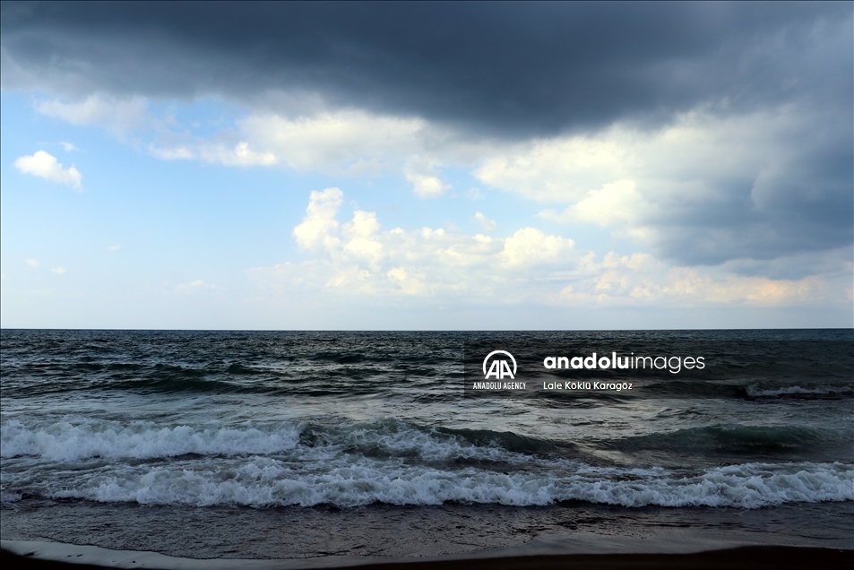 تركيا.. تواصل الجهود لتنظيف تسرب النفط السوري في هطاي