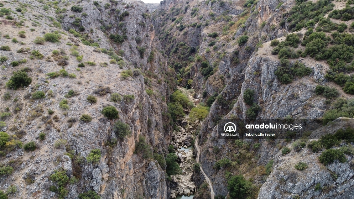 Büyük Menderes Nehri üzerindeki Kısık Kanyonunda sular çekildi