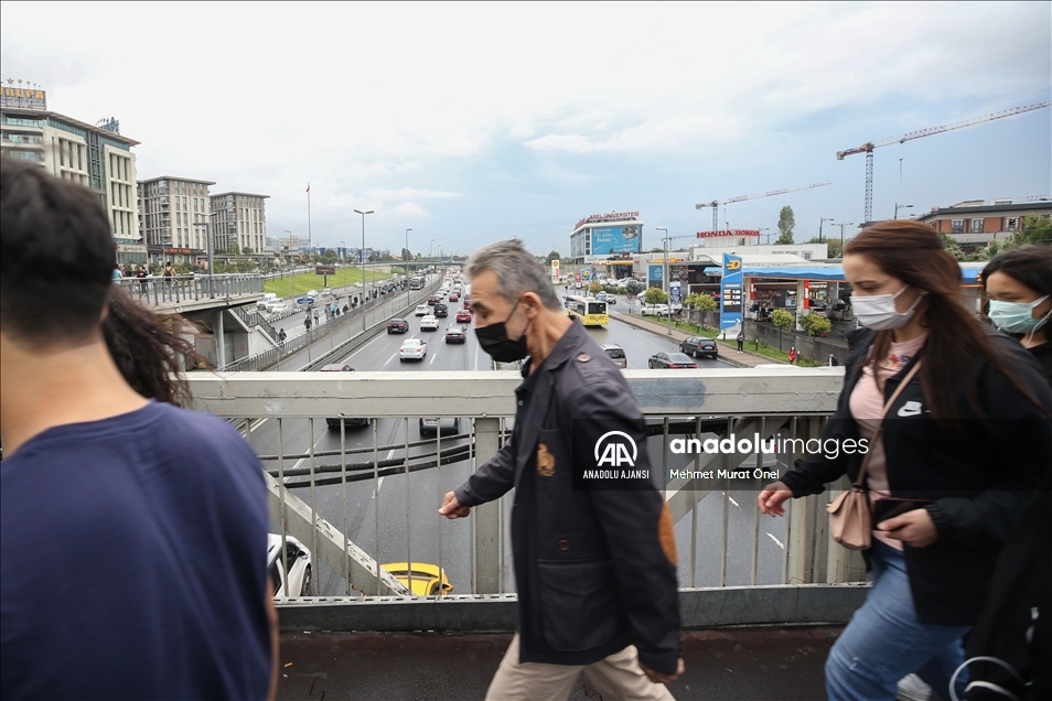 İstanbul'da sabah saatlerinde trafik yoğunluğu yaşanıyor