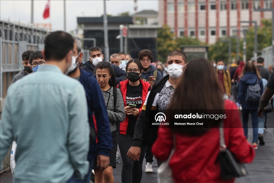 İstanbul'da sabah saatlerinde trafik yoğunluğu yaşanıyor