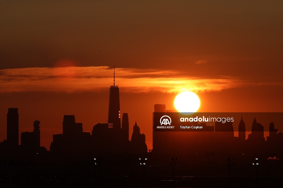 Así fue el amanecer y el atardecer sobre el bajo Manhattan, previo al