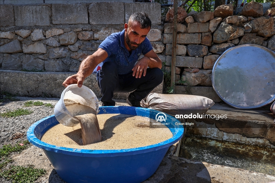 Tehîna bi salane li Çukurcayê bi rêyên kevneşopî tê çêkirin ji ser sifreyan xalî nabe