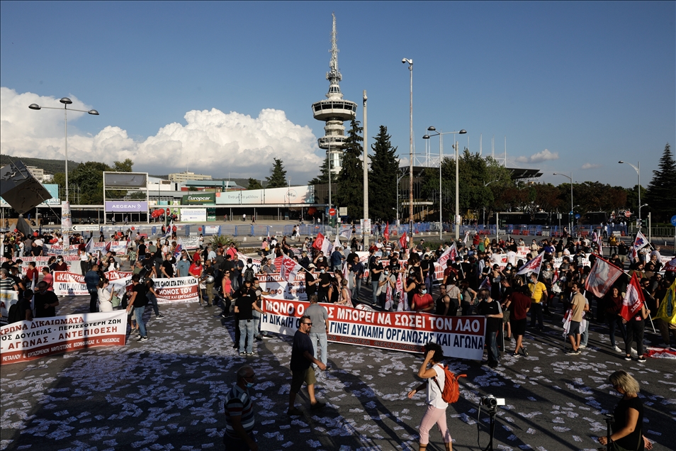 Selanik sokaklarında protestocular polisle çatıştı
