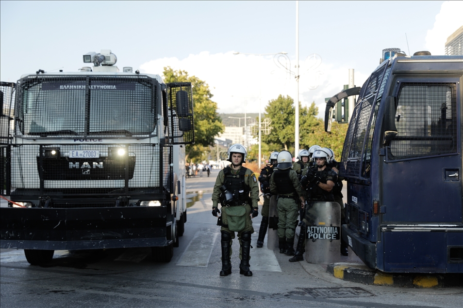 Selanik sokaklarında protestocular polisle çatıştı