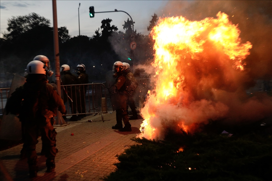 Selanik sokaklarında protestocular polisle çatıştı