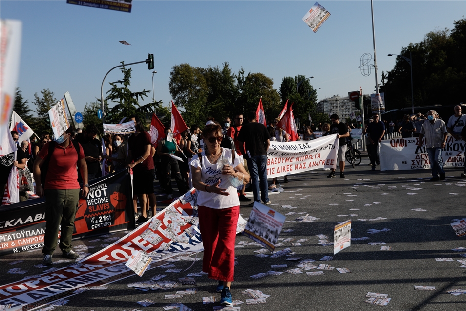 Selanik sokaklarında protestocular polisle çatıştı