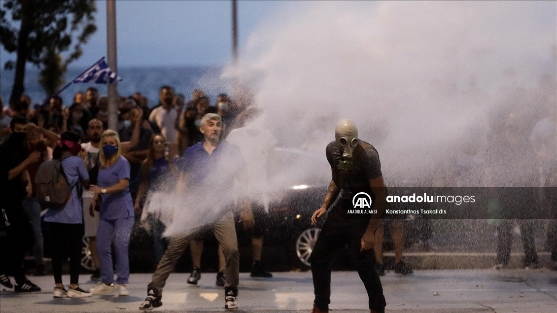 Selanik sokaklarında protestocular polisle çatıştı