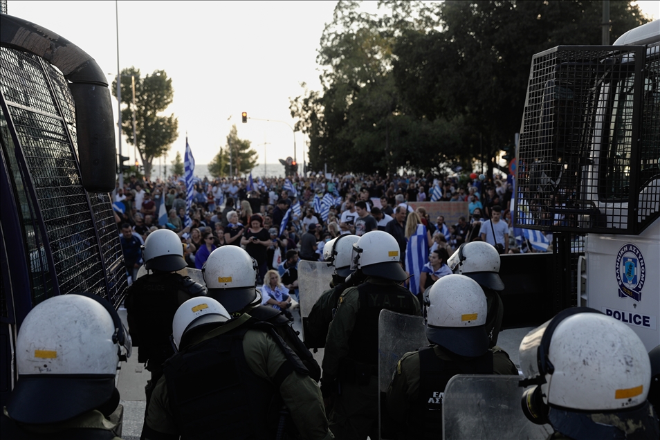 Selanik sokaklarında protestocular polisle çatıştı