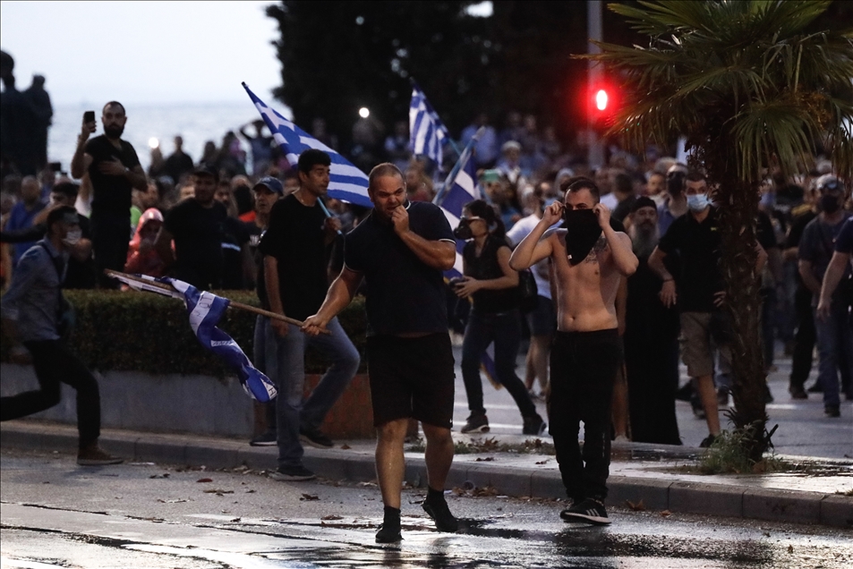 Selanik sokaklarında protestocular polisle çatıştı
