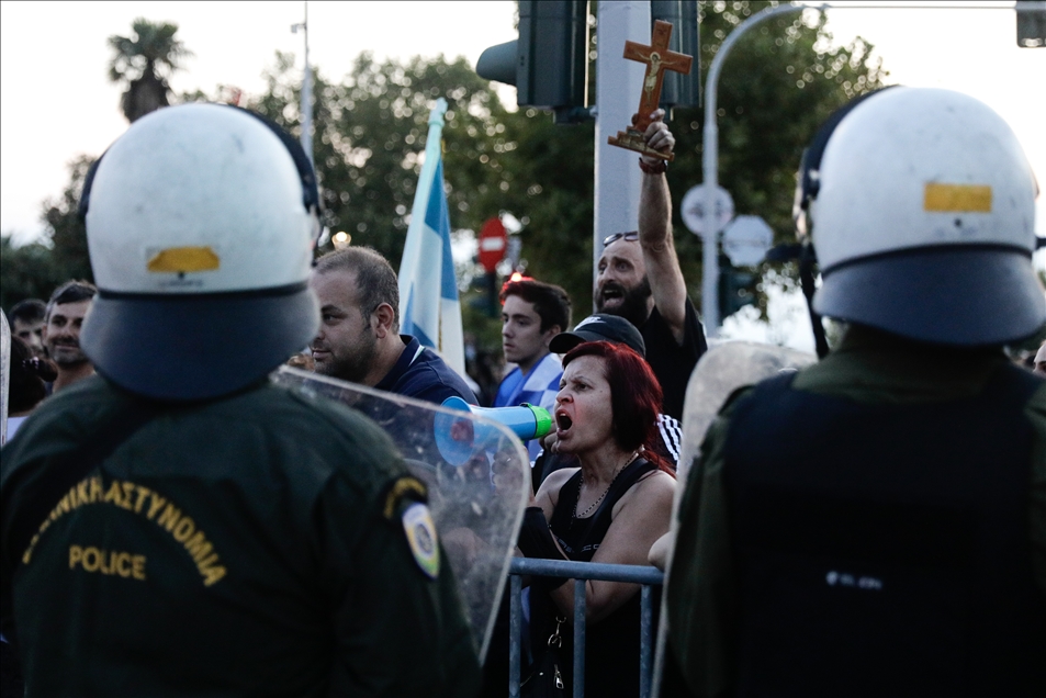 Selanik sokaklarında protestocular polisle çatıştı