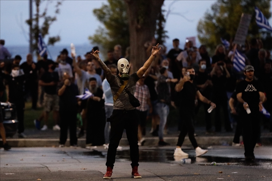 Selanik sokaklarında protestocular polisle çatıştı
