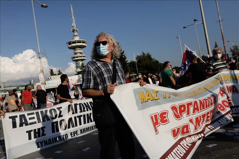 Selanik sokaklarında protestocular polisle çatıştı