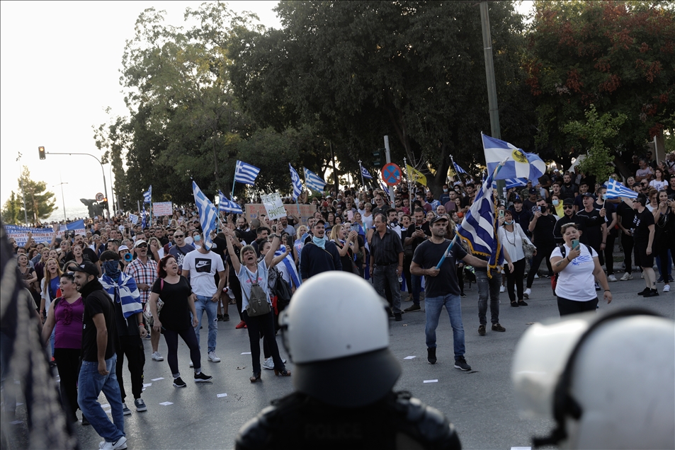 Selanik sokaklarında protestocular polisle çatıştı