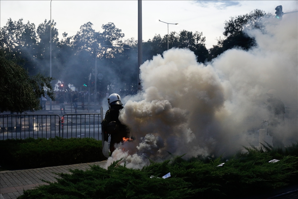 Selanik sokaklarında protestocular polisle çatıştı