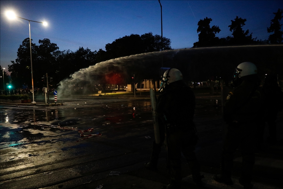 Selanik sokaklarında protestocular polisle çatıştı