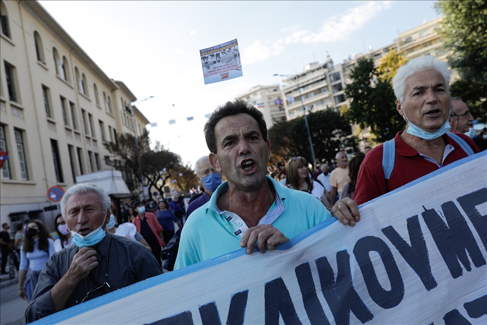 Selanik sokaklarında protestocular polisle çatıştı