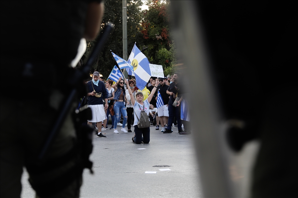 Selanik sokaklarında protestocular polisle çatıştı