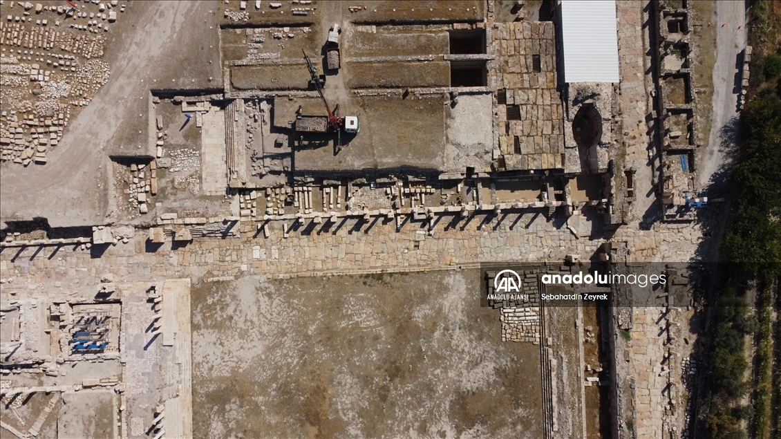 Tripolis Antik Kenti'nde 160 santimetre yüksekliğinde 2 bin yıllık kanalizasyon bulundu