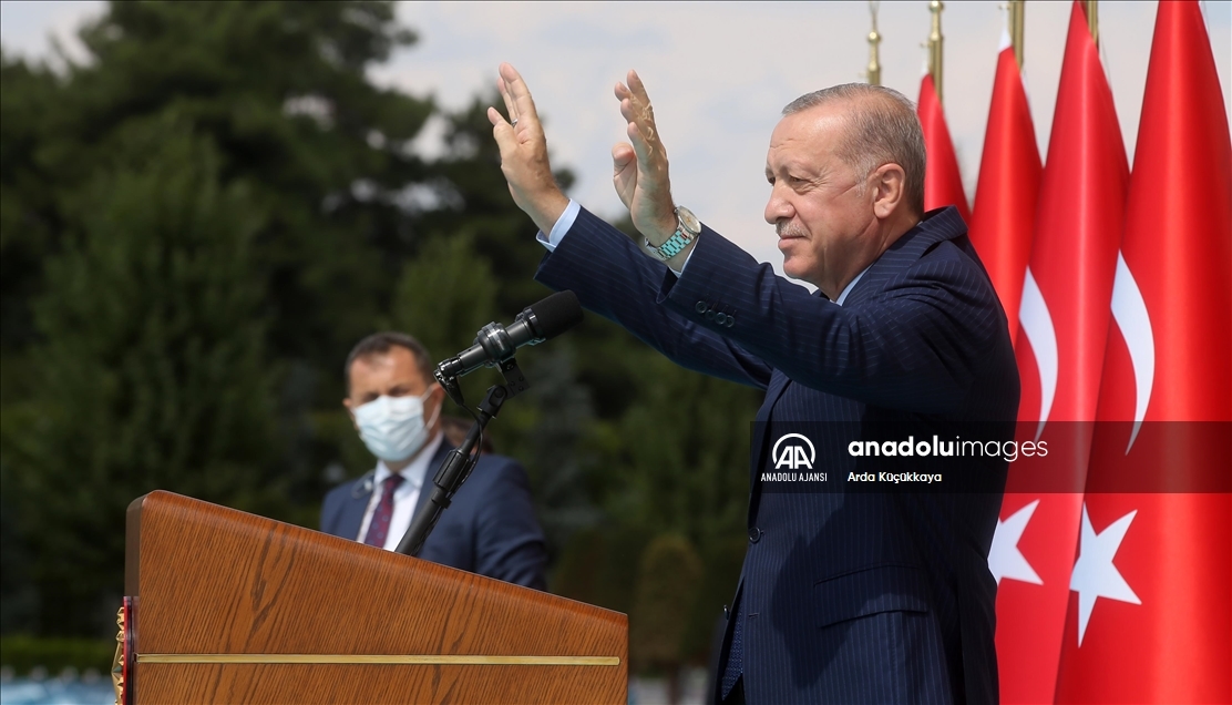 Cumhurbaşkanı Erdoğan, Türk-İş'e bağlı işçilerle bir araya geldi