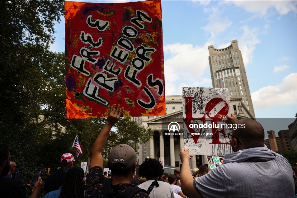 Противники вакцинации провели акцию протеста в США