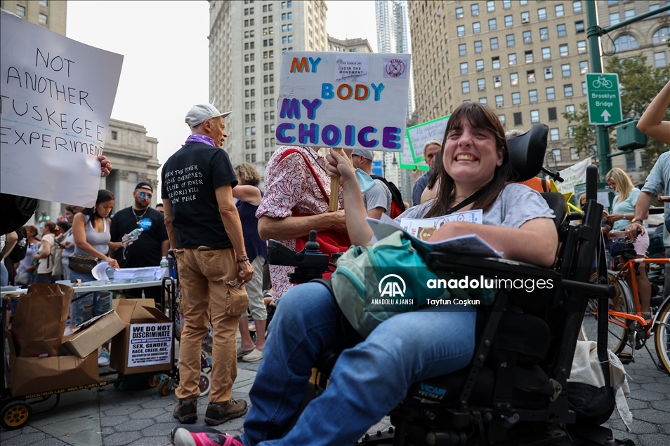 New York'ta zorunlu aşı pasaportu ve aşılama karşıtı protesto