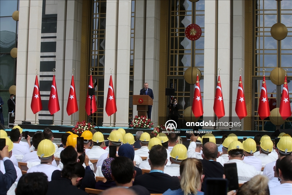 Cumhurbaşkanı Erdoğan, Türk-İş'e bağlı işçilerle bir araya geldi