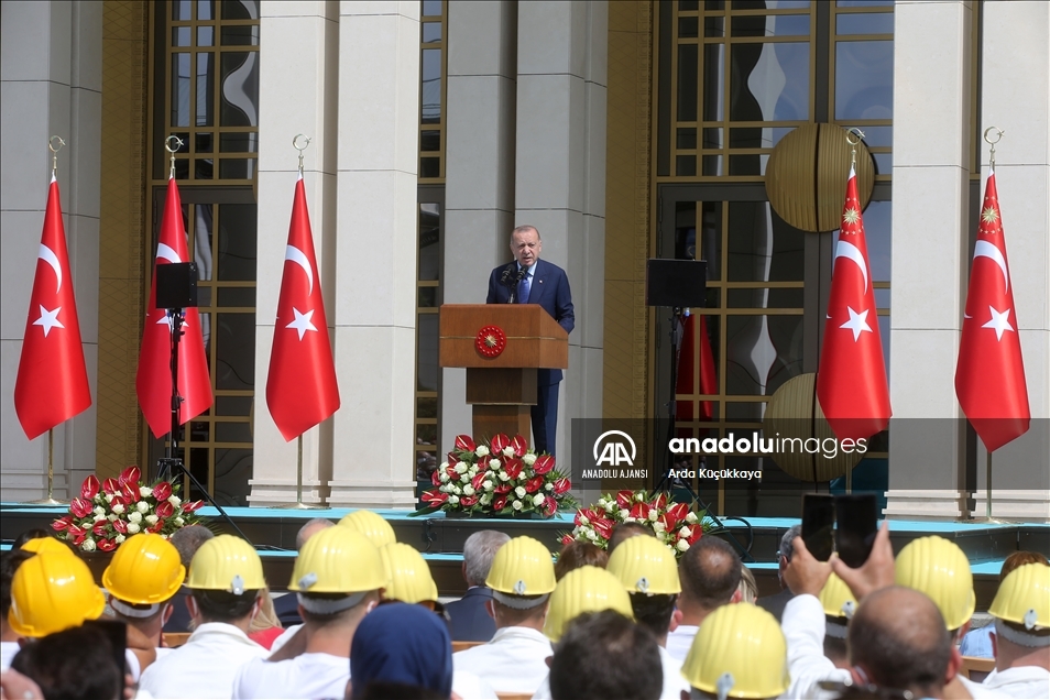 Cumhurbaşkanı Erdoğan, Türk-İş'e bağlı işçilerle bir araya geldi