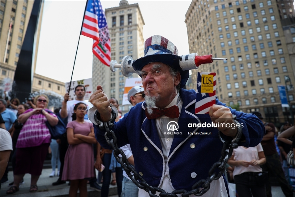 Противники вакцинации провели акцию протеста в США