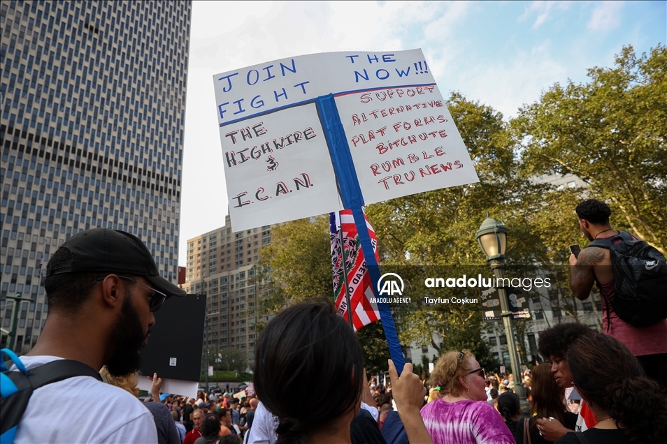 Противники вакцинации провели акцию протеста в США