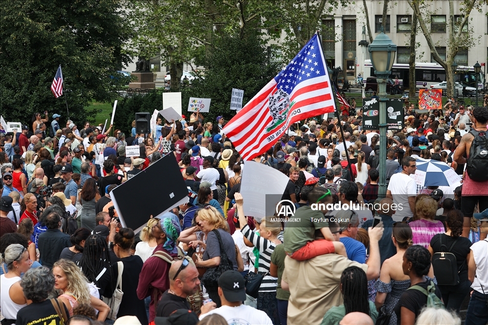 Противники вакцинации провели акцию протеста в США