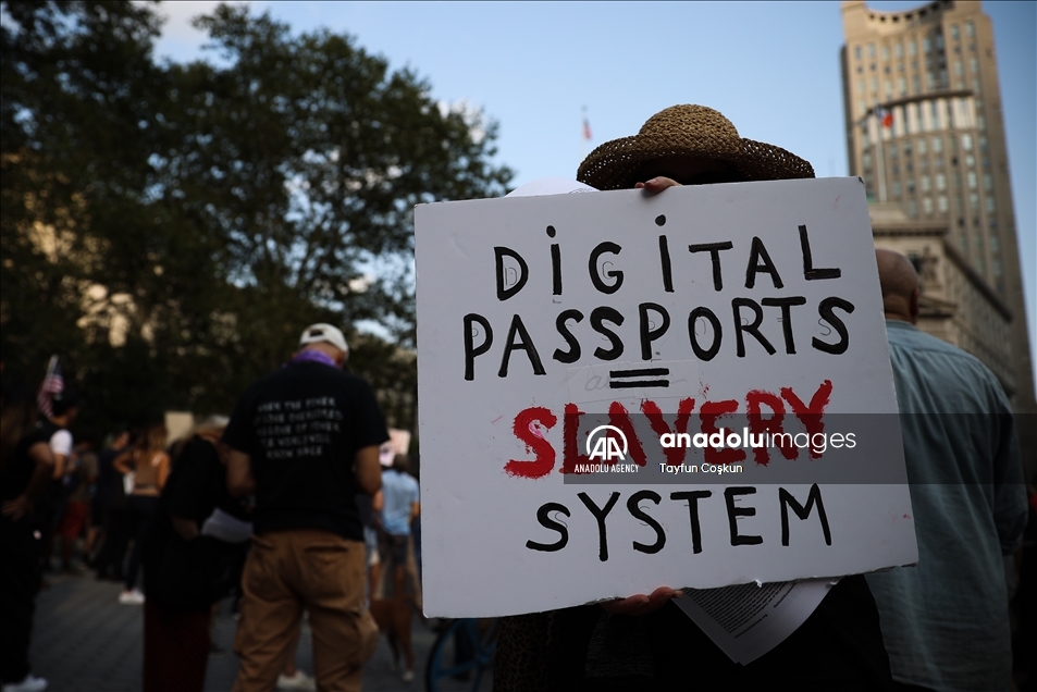Противники вакцинации провели акцию протеста в США
