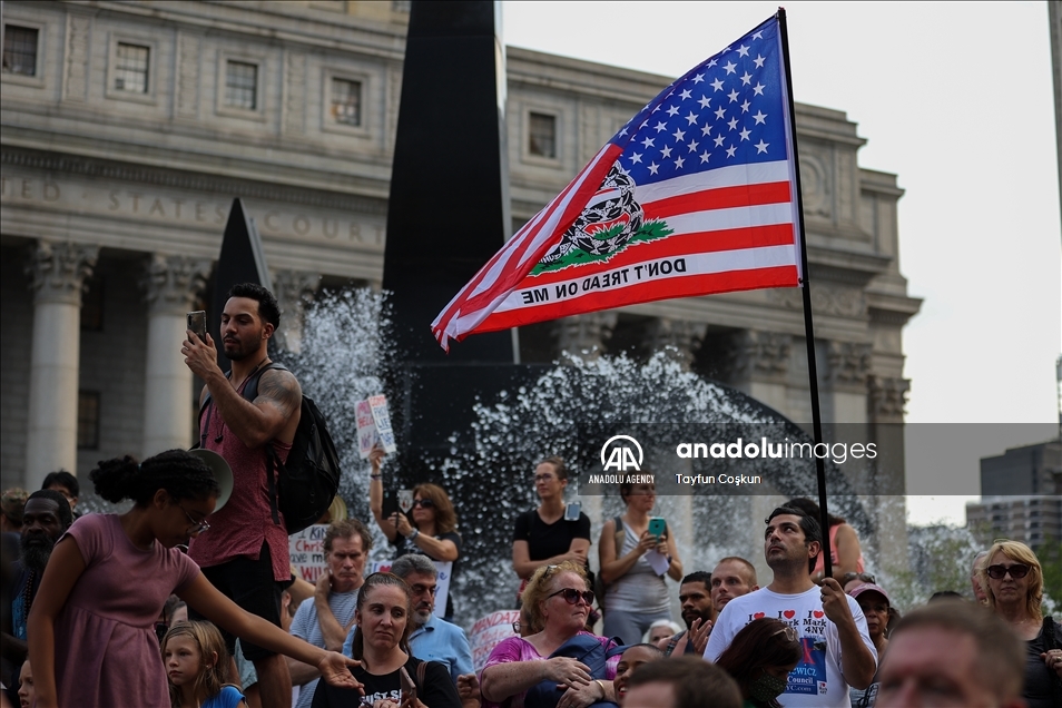 Противники вакцинации провели акцию протеста в США