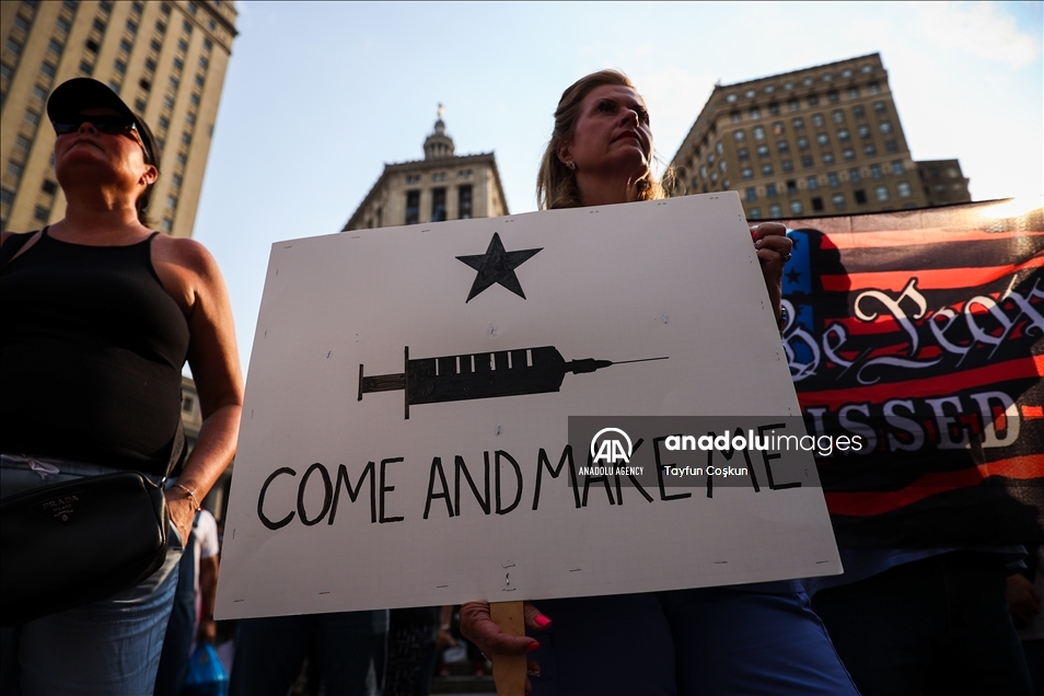 Противники вакцинации провели акцию протеста в США
