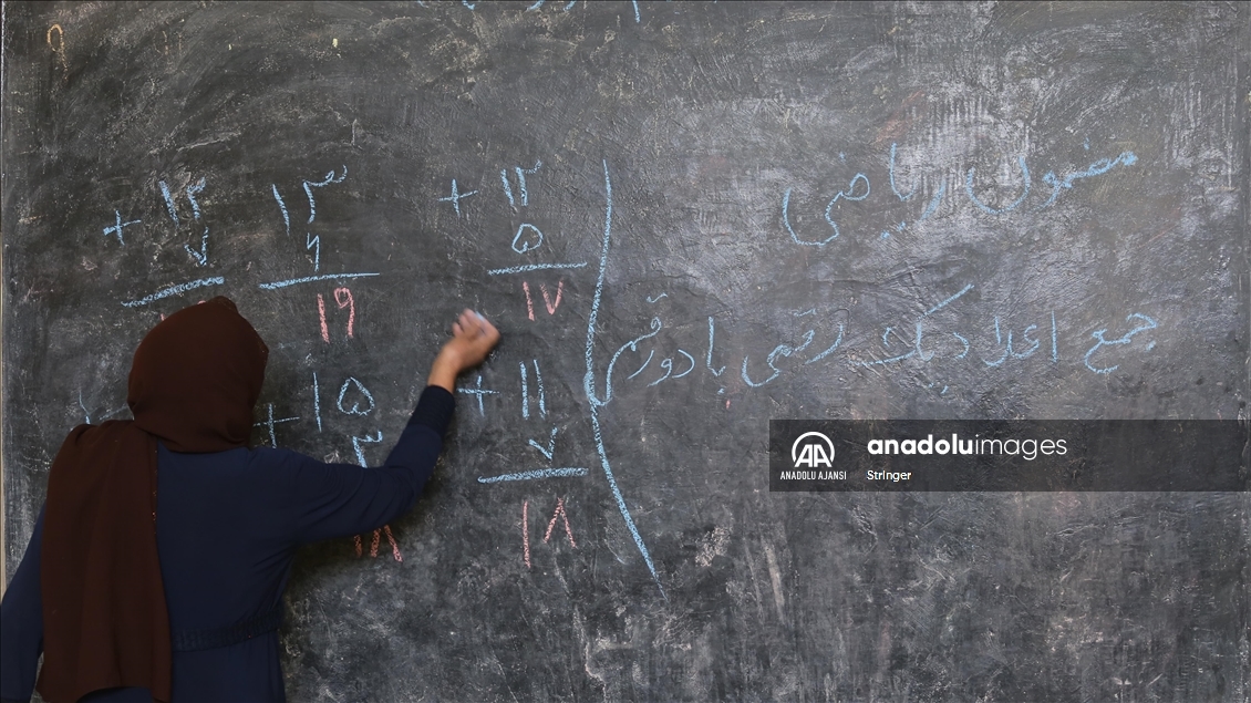 Herat okullarının kız öğrencileri