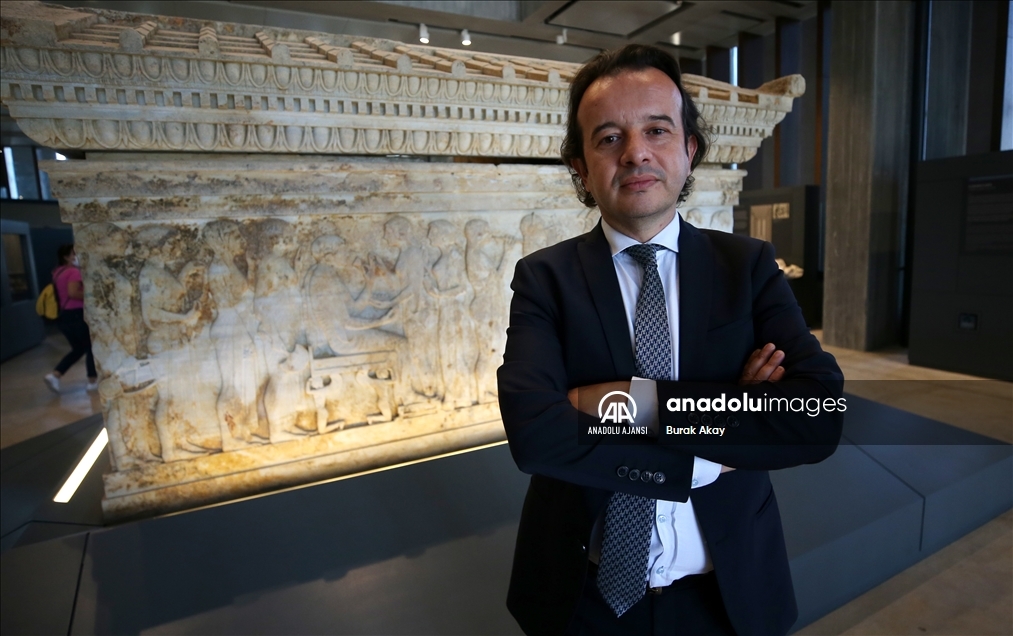 Troya Müzesi'nde açılan sergi, kazıların 150 yıllık geçmişini belgelerle anlatıyor