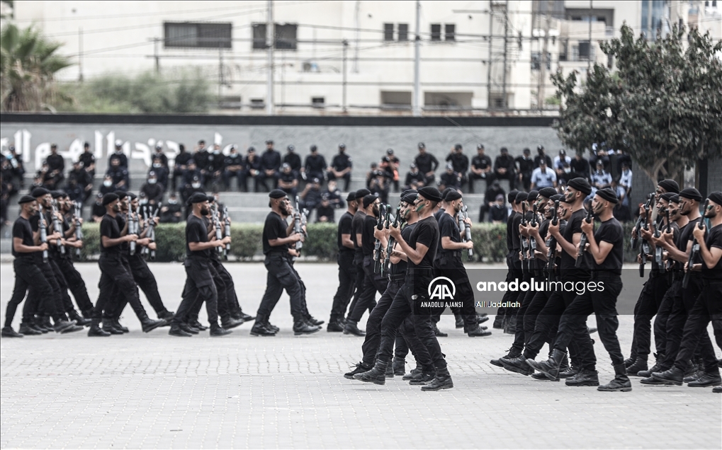 Gazze'de yeni mezun polis ve askerler için tören düzenlendi