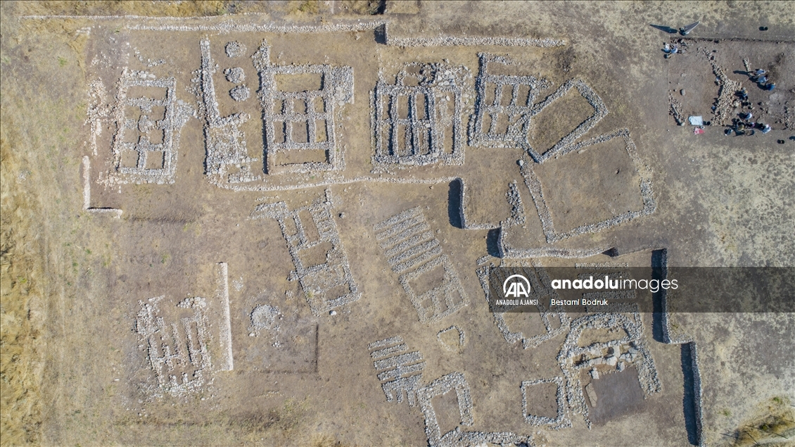 Dünya uygarlık tarihine ışık tutan Diyarbakır Çayönü'nde arkeolojik kazılar sürüyor
